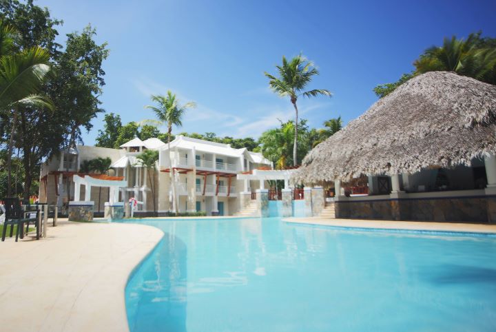 wyndham alltra samana pool bar